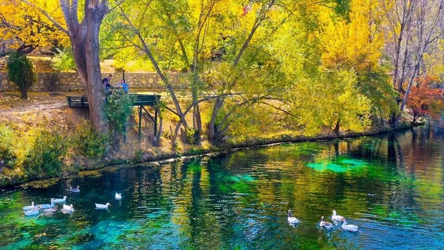 Gökpınar Gölü sonbahar renklerine büründü