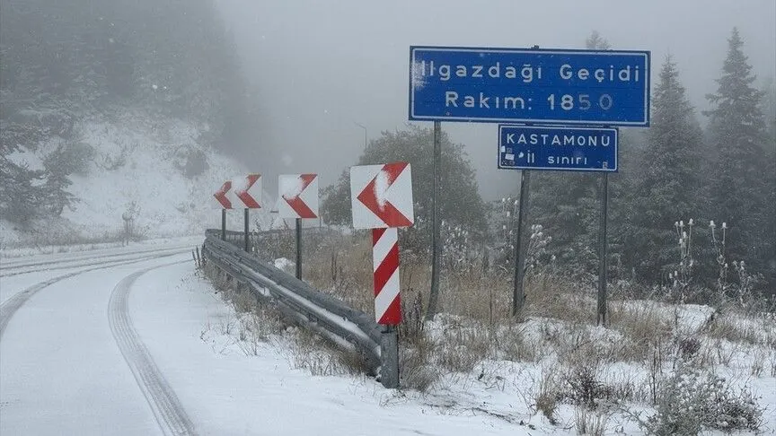 Ilgaz Dağı kar yağışıyla birlikte tamamen beyaza büründü