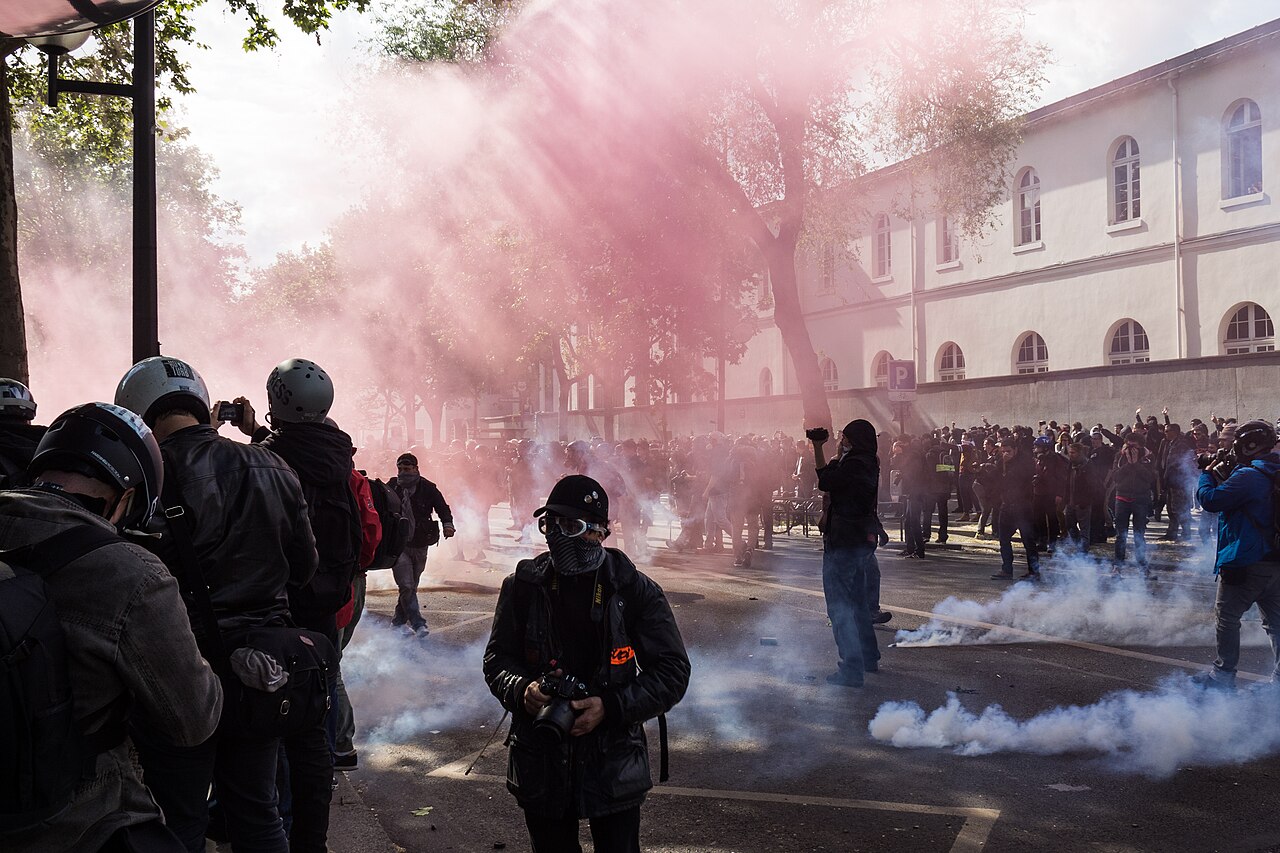 Fransa’da hayat pahalılığı protestoları: Paris’te onlarca kişi gözaltına alındı