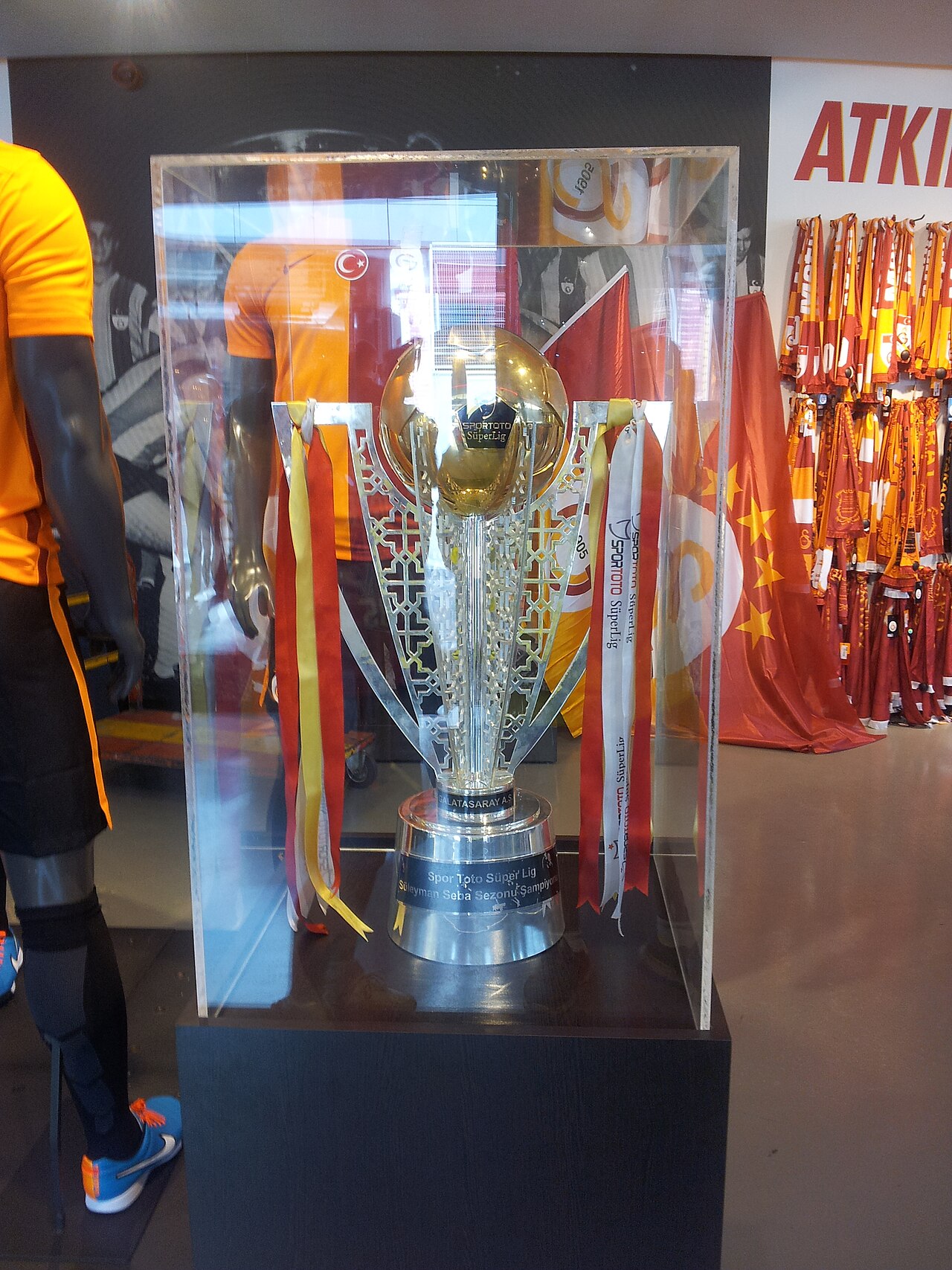Süper Lig’de günün dört maçında görev yapacak VAR hakemleri açıklandı